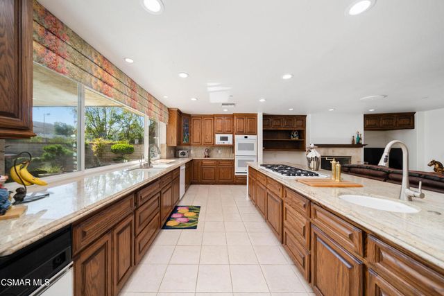 587 Calle Sequoia, Thousand Oaks, CA 91360