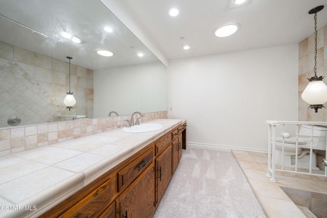 587 Calle Sequoia, Thousand Oaks, CA 91360