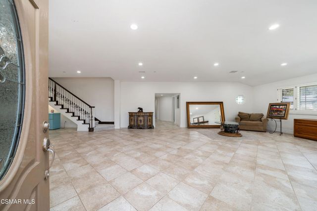 587 Calle Sequoia, Thousand Oaks, CA 91360