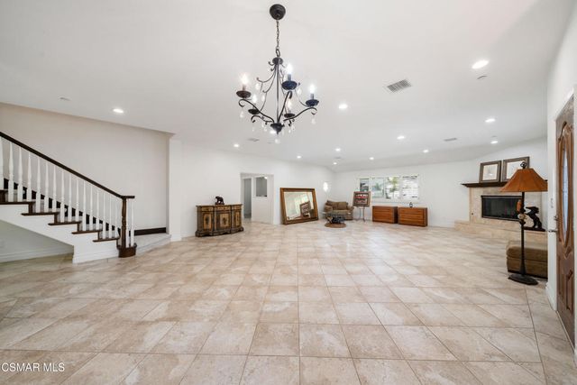 587 Calle Sequoia, Thousand Oaks, CA 91360