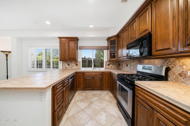 587 Calle Sequoia, Thousand Oaks, CA 91360