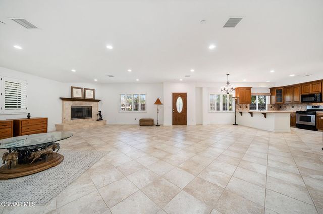 587 Calle Sequoia, Thousand Oaks, CA 91360