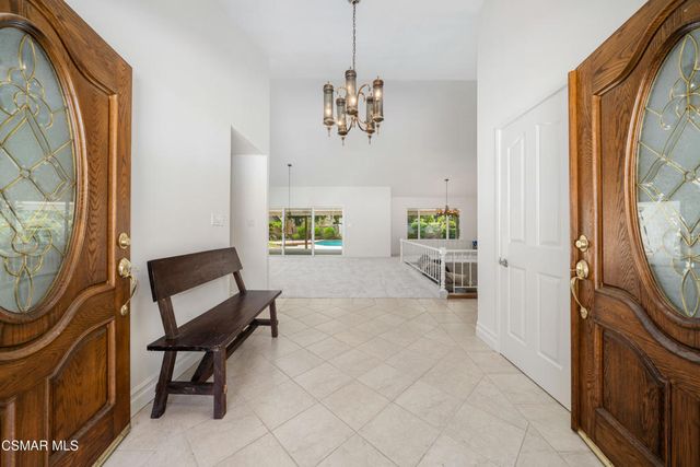 587 Calle Sequoia, Thousand Oaks, CA 91360