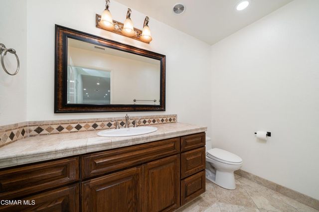 587 Calle Sequoia, Thousand Oaks, CA 91360
