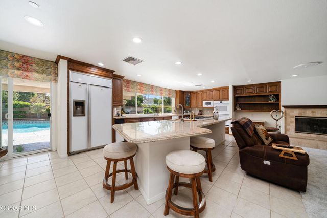 587 Calle Sequoia, Thousand Oaks, CA 91360