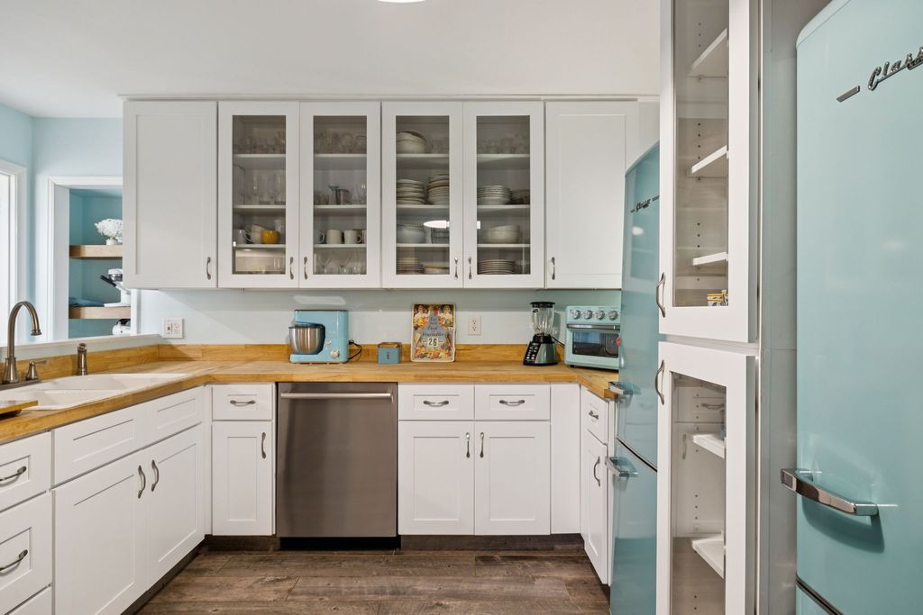 615 Harpeth Bend Dr, Nashville, TN 37221