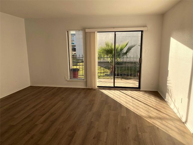 2822 S Bartell Drive 3, Houston, TX 77054