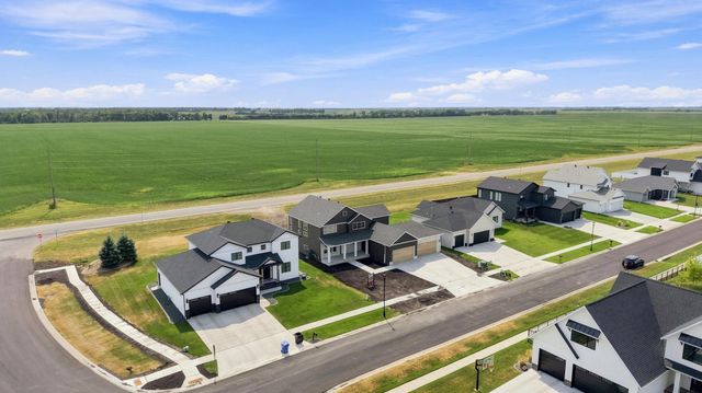 1558 75th Avenue S, Fargo, ND 58104