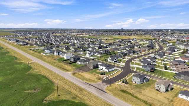 1558 75th Avenue S, Fargo, ND 58104