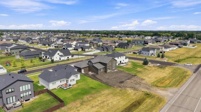1558 75th Avenue S, Fargo, ND 58104