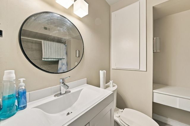 4040 San Felipe Street 202, Houston, TX 77027