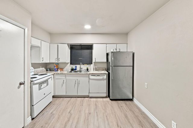 4040 San Felipe Street 202, Houston, TX 77027