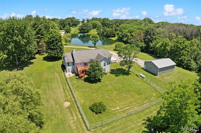 2119 Lakeview Drive, Highland, IL 62249