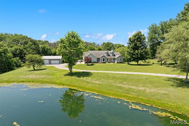 2119 Lakeview Drive, Highland, IL 62249