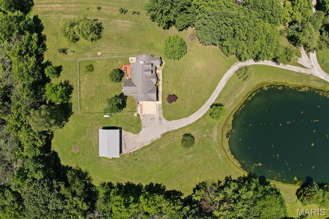 2119 Lakeview Drive, Highland, IL 62249