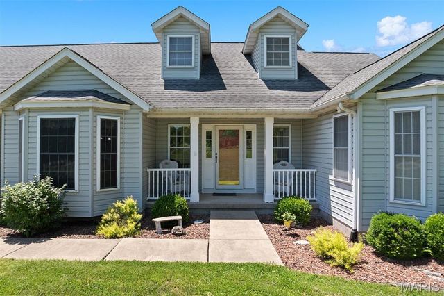2119 Lakeview Drive, Highland, IL 62249