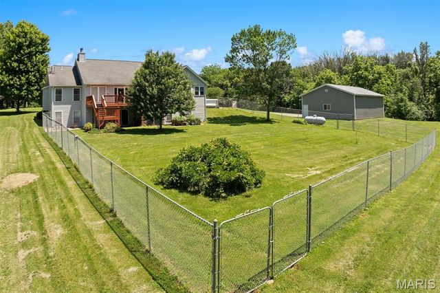 2119 Lakeview Drive, Highland, IL 62249