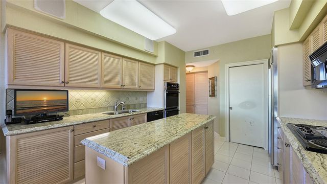 545 SANCTUARY DRIVE B305, Longboat Key, FL 34228