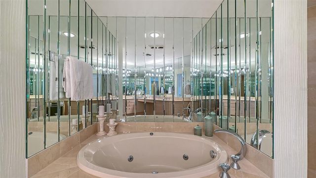 545 SANCTUARY DRIVE B305, Longboat Key, FL 34228