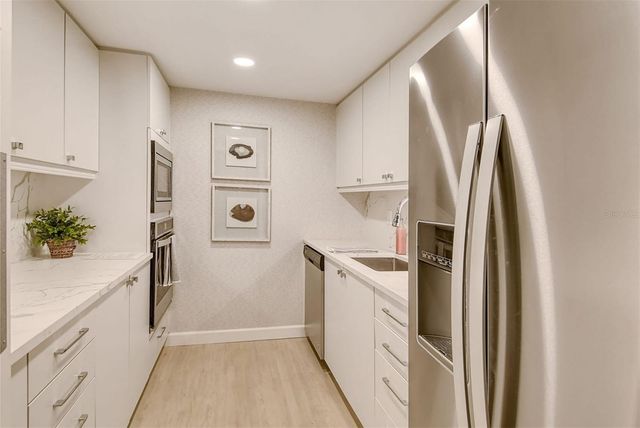 545 SANCTUARY DRIVE B305, Longboat Key, FL 34228