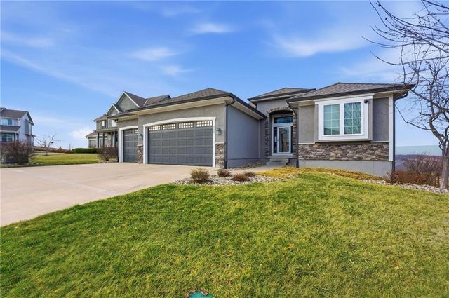 909 SE Forest Ridge Court, Blue Springs, MO 64014