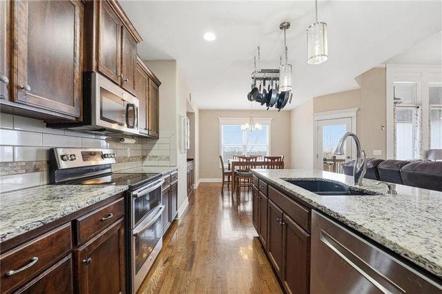 909 SE Forest Ridge Court, Blue Springs, MO 64014