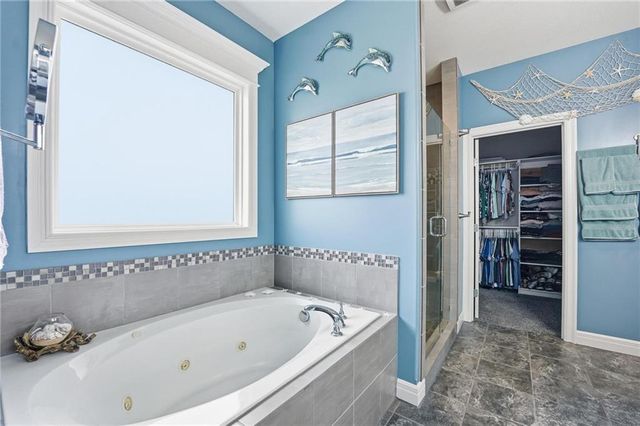 909 SE Forest Ridge Court, Blue Springs, MO 64014