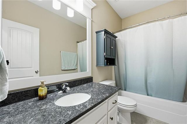 909 SE Forest Ridge Court, Blue Springs, MO 64014
