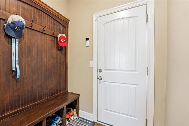 909 SE Forest Ridge Court, Blue Springs, MO 64014