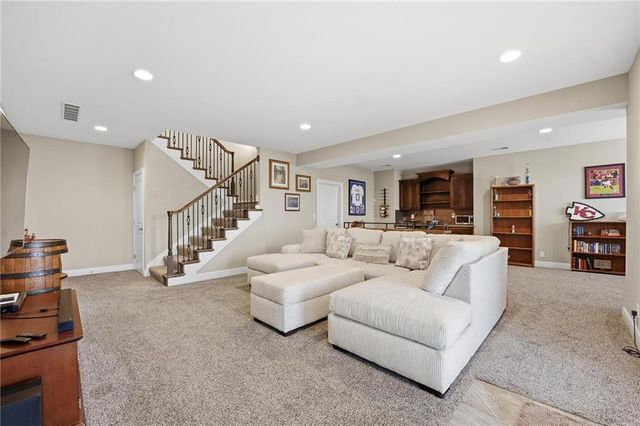 909 SE Forest Ridge Court, Blue Springs, MO 64014