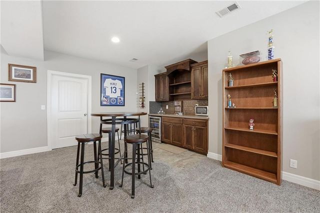 909 SE Forest Ridge Court, Blue Springs, MO 64014