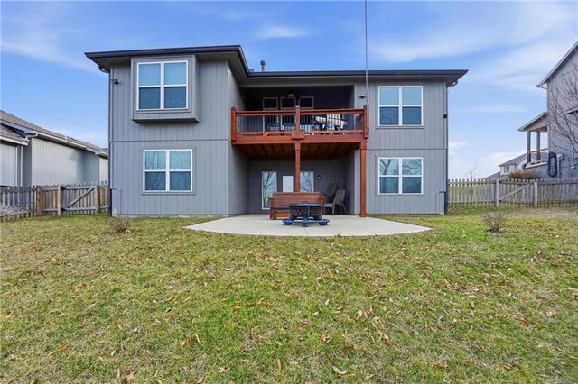 909 SE Forest Ridge Court, Blue Springs, MO 64014