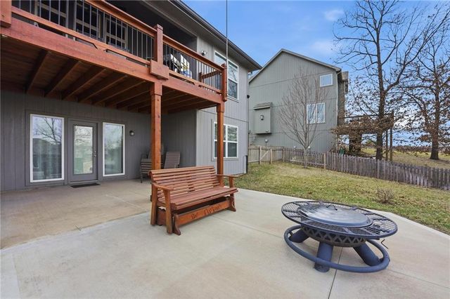 909 SE Forest Ridge Court, Blue Springs, MO 64014