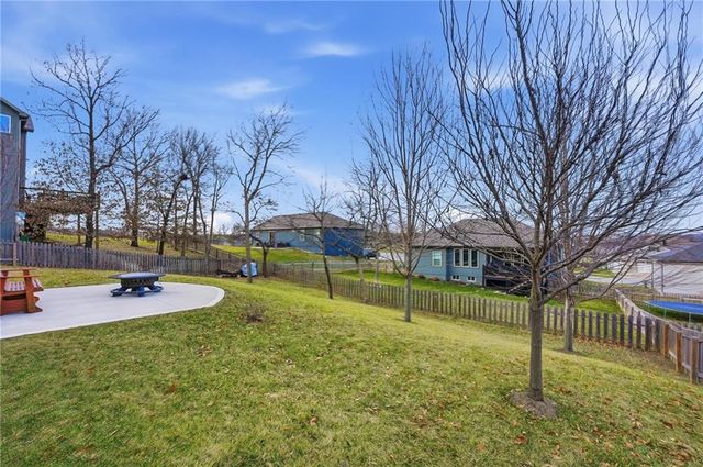 909 SE Forest Ridge Court, Blue Springs, MO 64014