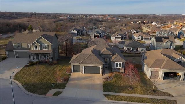 909 SE Forest Ridge Court, Blue Springs, MO 64014
