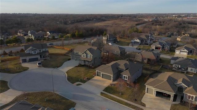 909 SE Forest Ridge Court, Blue Springs, MO 64014