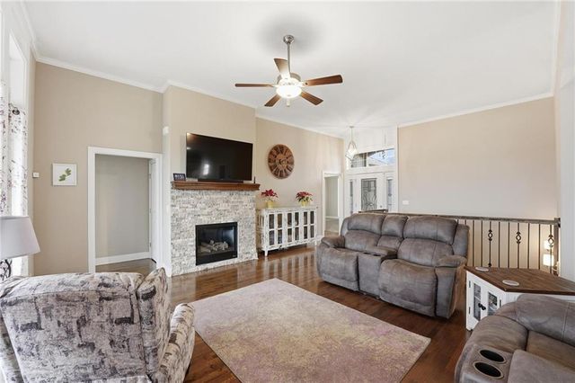 909 SE Forest Ridge Court, Blue Springs, MO 64014
