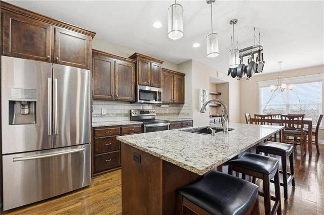 909 SE Forest Ridge Court, Blue Springs, MO 64014