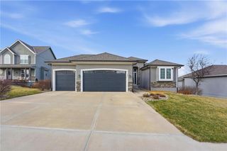 909 SE Forest Ridge Court, Blue Springs, MO 64014
