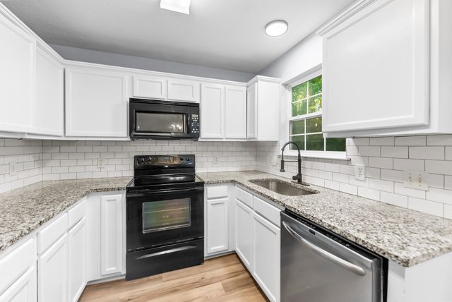 902 Tom Hailey Blvd, La Vergne, TN 37086