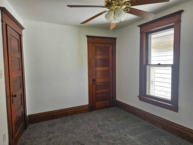 215 Dane Street, Waterloo, IA 50703