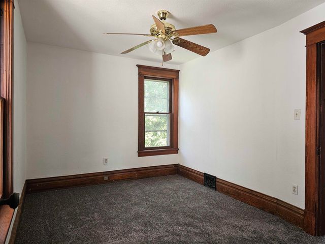 215 Dane Street, Waterloo, IA 50703