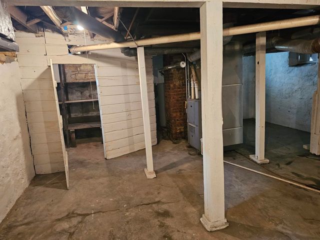 215 Dane Street, Waterloo, IA 50703