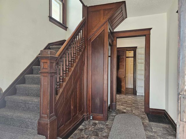 215 Dane Street, Waterloo, IA 50703
