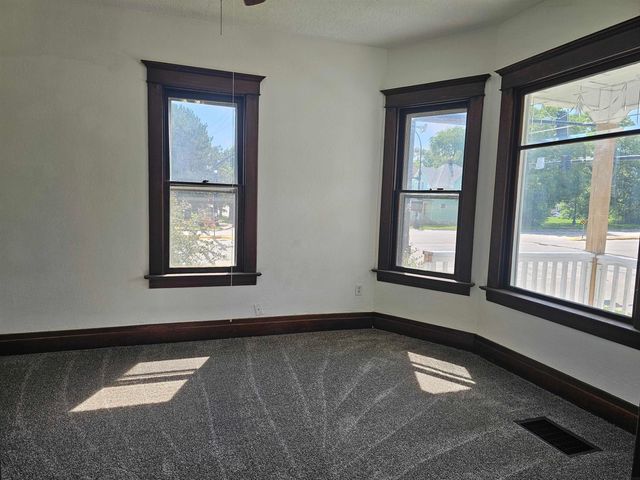 215 Dane Street, Waterloo, IA 50703