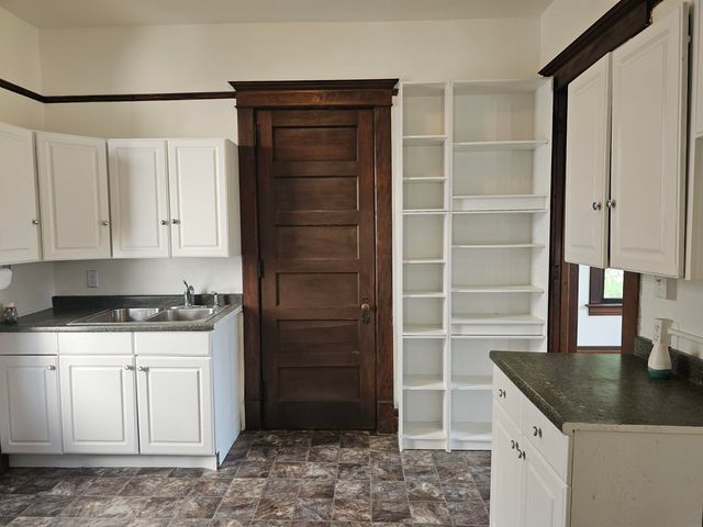 215 Dane Street, Waterloo, IA 50703