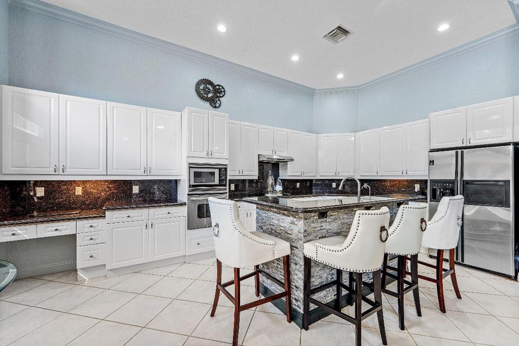 Image 28 of property listing at 11301 Sea Grass Circle, Boca Raton, FL 33498