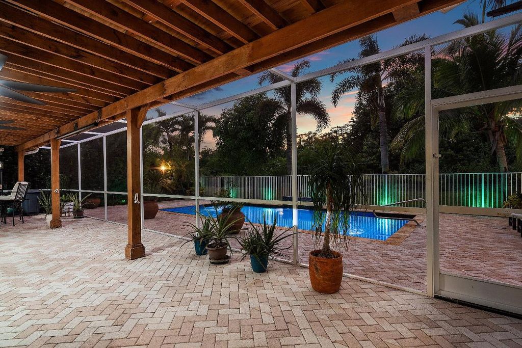 Image 9 of property listing at 11301 Sea Grass Circle, Boca Raton, FL 33498