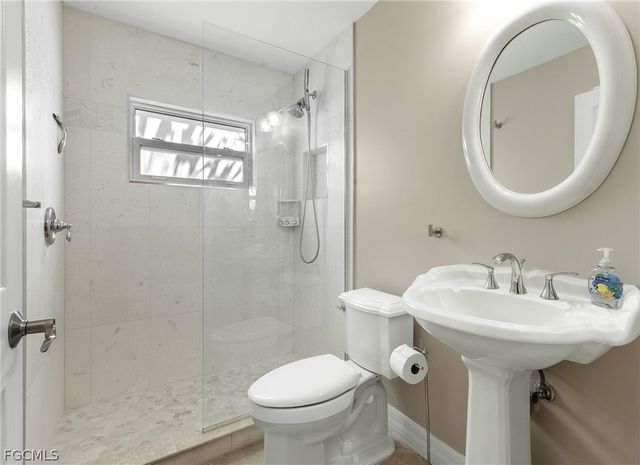 2013 SW 31st TER, Cape Coral, FL 33914