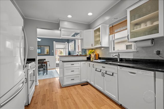 218 S 1st Street, Geneva, IL 60134